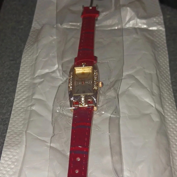 Luxury Women's Square Rose Golden Watch Green Leather Fashion Watch Women's.NWT - Picture 7 of 7